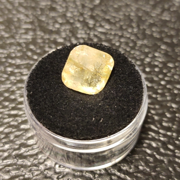 Faceted Natural Yellow Sapphire Gemstone #75 - Picture 3 of 4